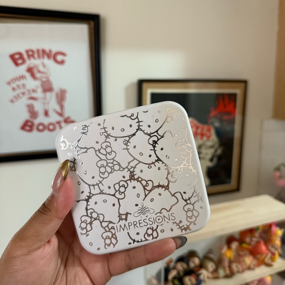 ❣️IMPRESSIONS Hello Kitty Compact Mirror